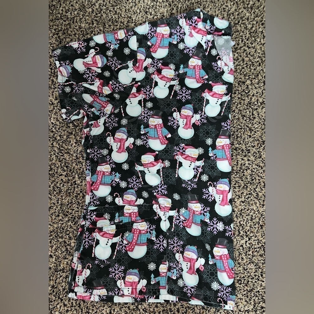 UA scrubs snowman and snowflakes 3XL